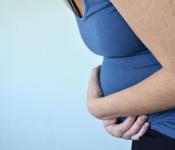 Почему появляются коричневые выделения на втором триместре беременности Тянущиеся выделения во 2 триместре
